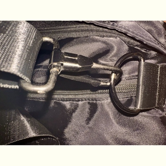 🏋️‍♀️HALARA🏋️‍♀️ 3~POCKET UNISEX DETACHABLE STRAP CROSSBODY GYM DUFFEL BAG - Picture 13 of 13